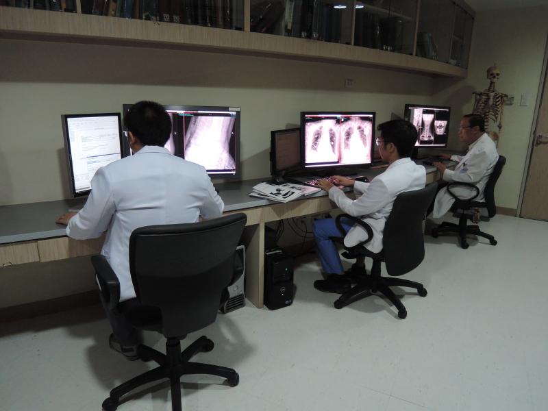 Radiologists at Makati Medical Center in Makati, Philippines, use Novarad software to read studies.