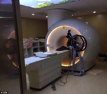 China, Shanghai Pulmonary Hospital, MRI scanner, wheelchair, damage