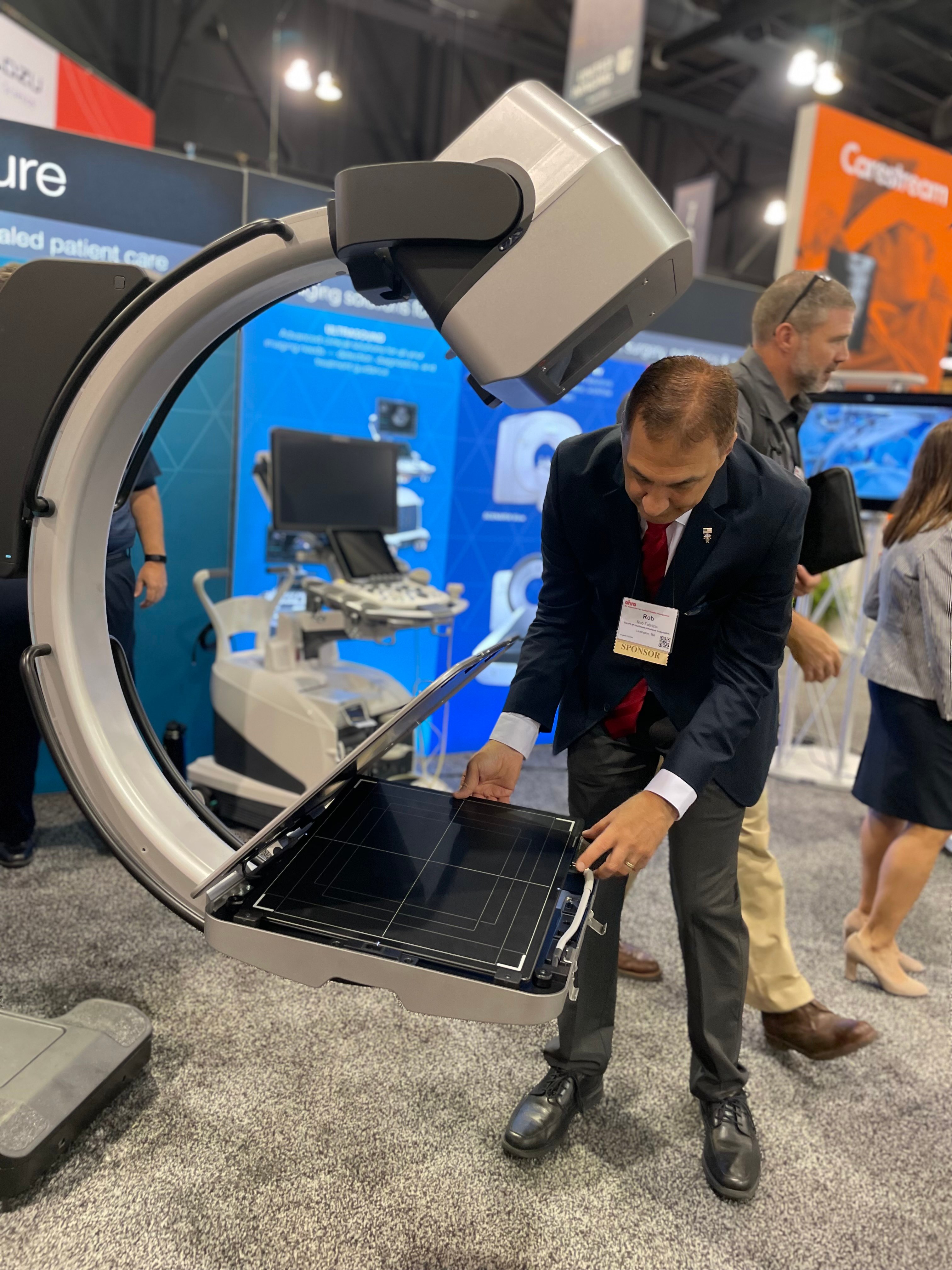 Rob Fabrizio, director of strategic marketing, medical imaging systems, Fujifilm Healthcare Americas Corporation, demonstrates the FDR Cross, Fujifilm’s newly developed hybrid C-arm and portable X-ray solution designed for intensive care, emergency room and intraoperative use, at #AHRA22. 