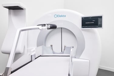 A monitor near the patient bed allows the clinician to stay by the bedside.