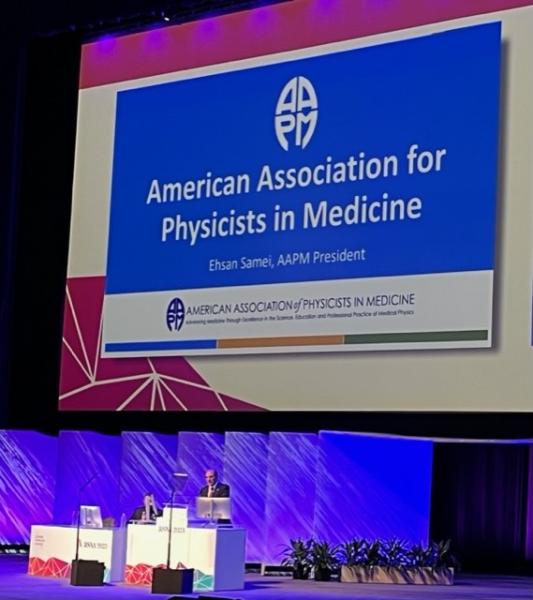 Президент Американской ассоциации физиков в медицине (AAPM) Эхсан Самей поделился обновленной информацией и информацией о миссии своих членов во время первого пленарного заседания в воскресенье, 26 ноября, во время RSNA 2023.