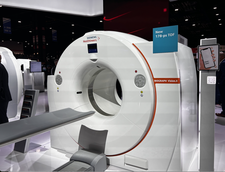 На выставке RSNA 2023 компания Siemens Healthineers представила недавно одобренный FDA ПЭТ-КТ-сканер под названием Biograph Vision X.