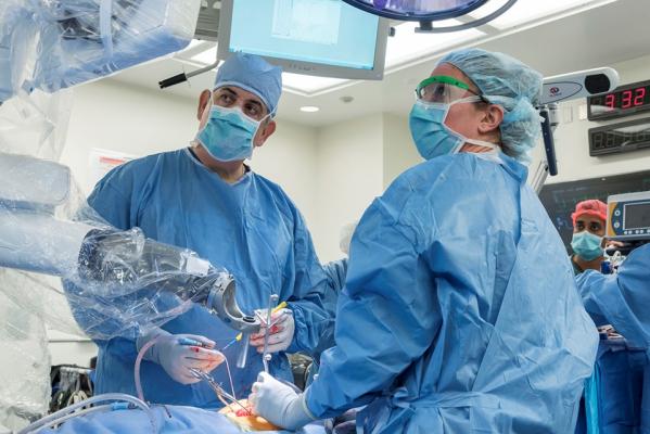 Johns Hopkins Surgeons Perform First Real-Time Image Guided Spine Surgery