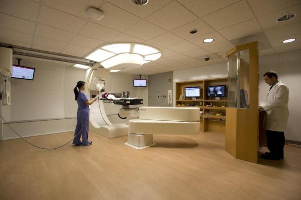 Mevion, S250i proton therapy system, Hyperscan pencil beam scanning, installation, MedStar Georgetown University Hospital