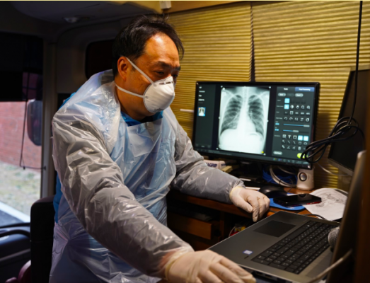 A physician working in a coronavirus care center nearby Daegu, South Korea, is using Lunit INSIGHT CXR to interpret chest X-ray image of a coronavirus patient. #COVID19 #Coronavirus #2019nCoV #Wuhanvirus #SARScov2