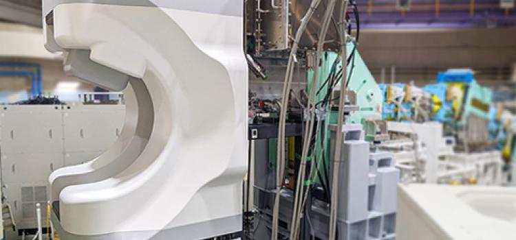 The ultra-compact proton therapy system used in the POC (Photo: Business Wire)